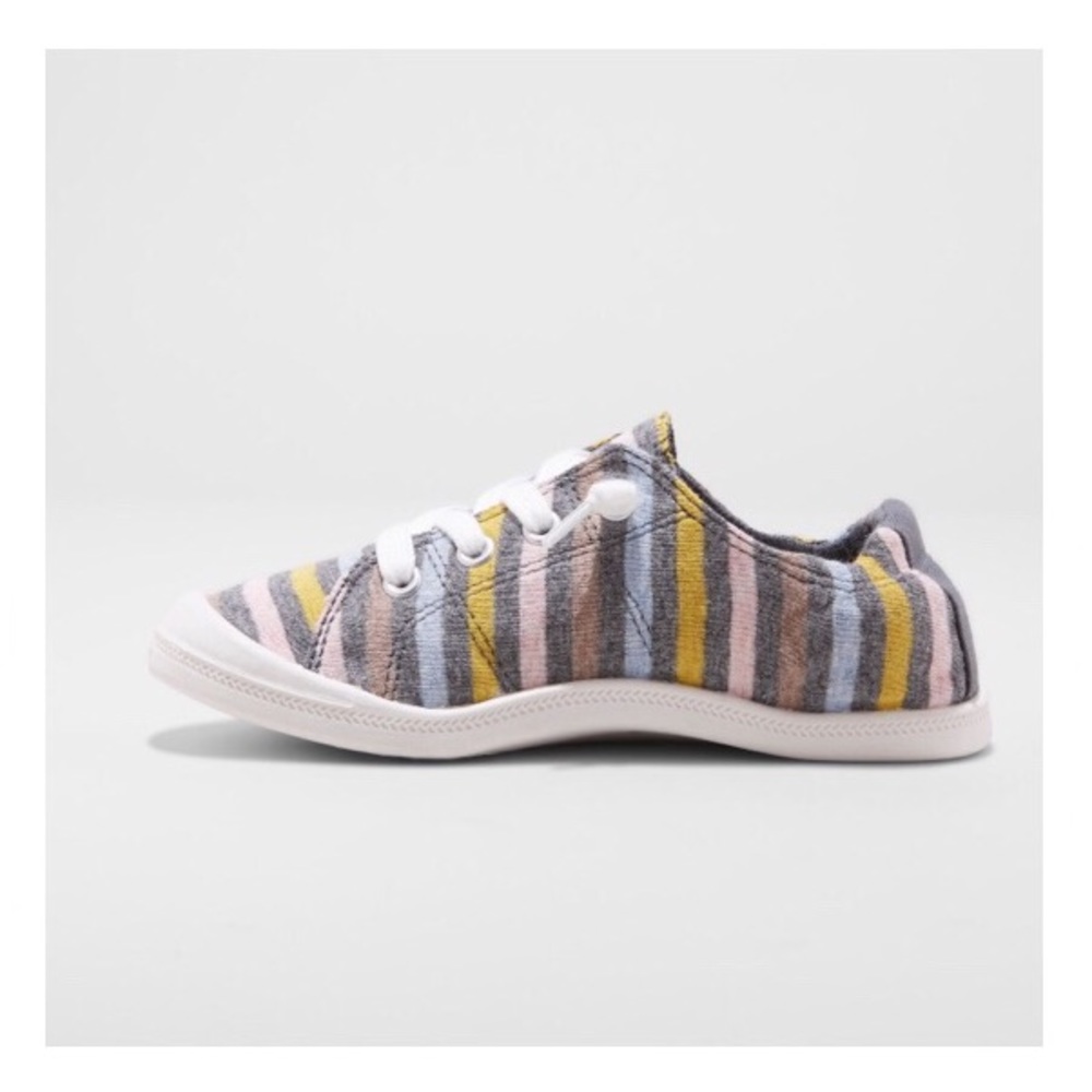 NWT Mad Love Girls Slip On Canvas Sneakers - Picture 2 of 7